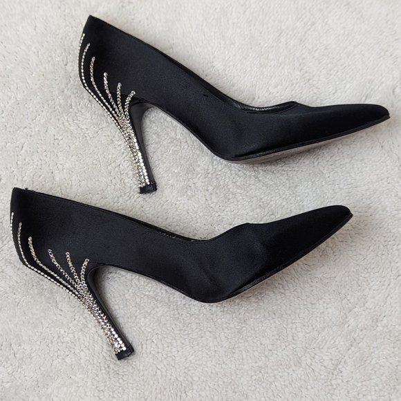 Collectible - limited Edition -  STUART WEITZMAN Back Satin Pumps W Swarovski - Picture 1 of 12